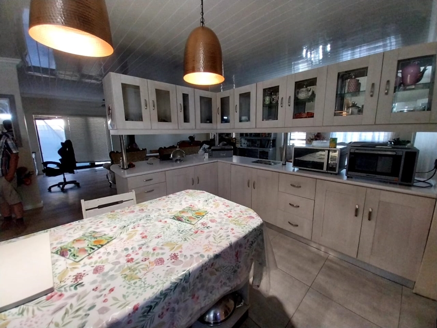 3 Bedroom Property for Sale in Van Riebeeck Park Western Cape